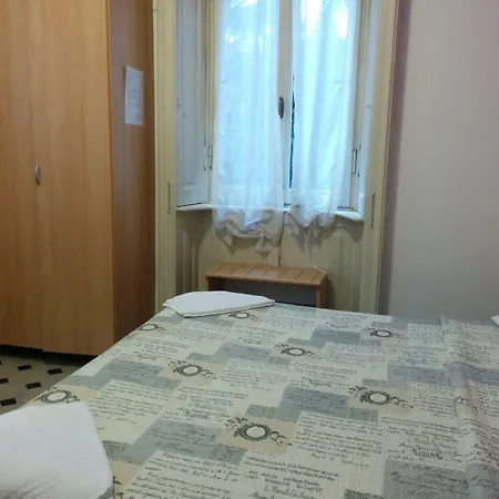 Adam's House Auberge de jeunesse *
