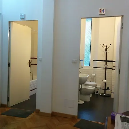 Adam's House Auberge de jeunesse *