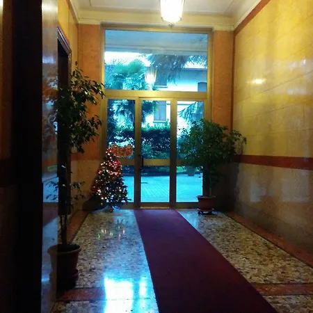 Adam's House Hostel *