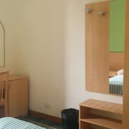 Adam's House Hostal